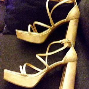Gbg Los Angeles stacked heel sandal